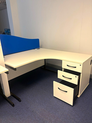 White shaped corner - white, l-shaped