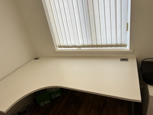 White corner shaped office - white,